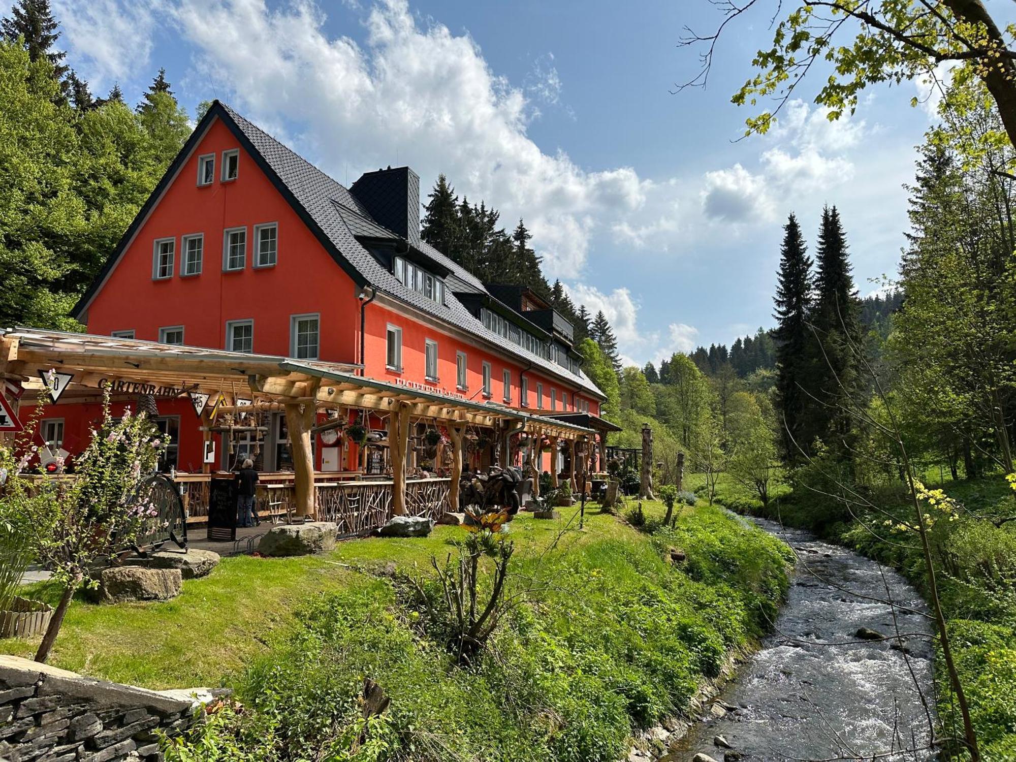 Erlebnishotel & Restaurant Fichtenhaeusel Am Poehlagrund Отель 3*